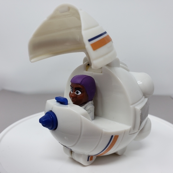 Alisha Piloting 2022 McDonald's  Happy Meal Toy - Picture 4 of 17